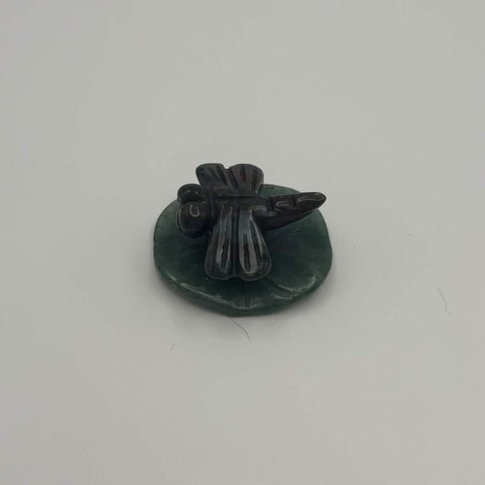 Moss Agate Dragonfly on Green Aventurine Leaf – Natural Stone Carving (CR-DF10)