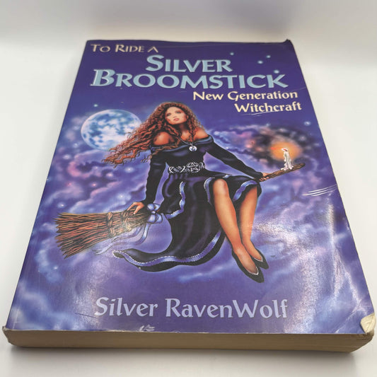 To Ride a Silver Broomstick: New Generation Witchcraft — Silver RavenWolf