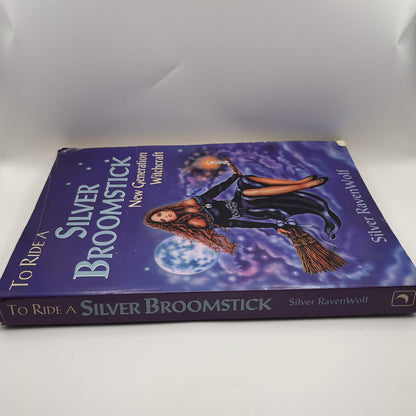 To Ride a Silver Broomstick: New Generation Witchcraft — Silver RavenWolf