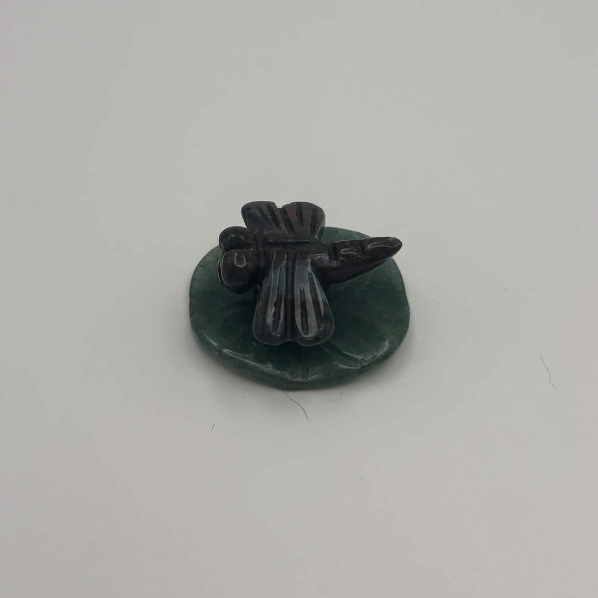 Moss Agate Dragonfly on Green Aventurine Leaf – Natural Stone Carving (CR-DF10)