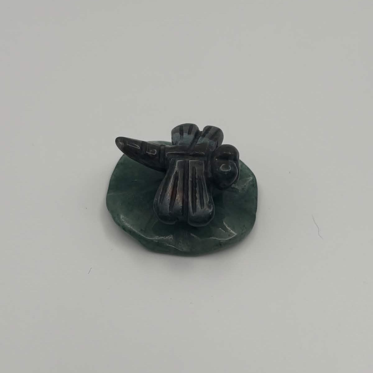 Moss Agate Dragonfly on Green Aventurine Leaf – Natural Stone Carving (CR-DF10)