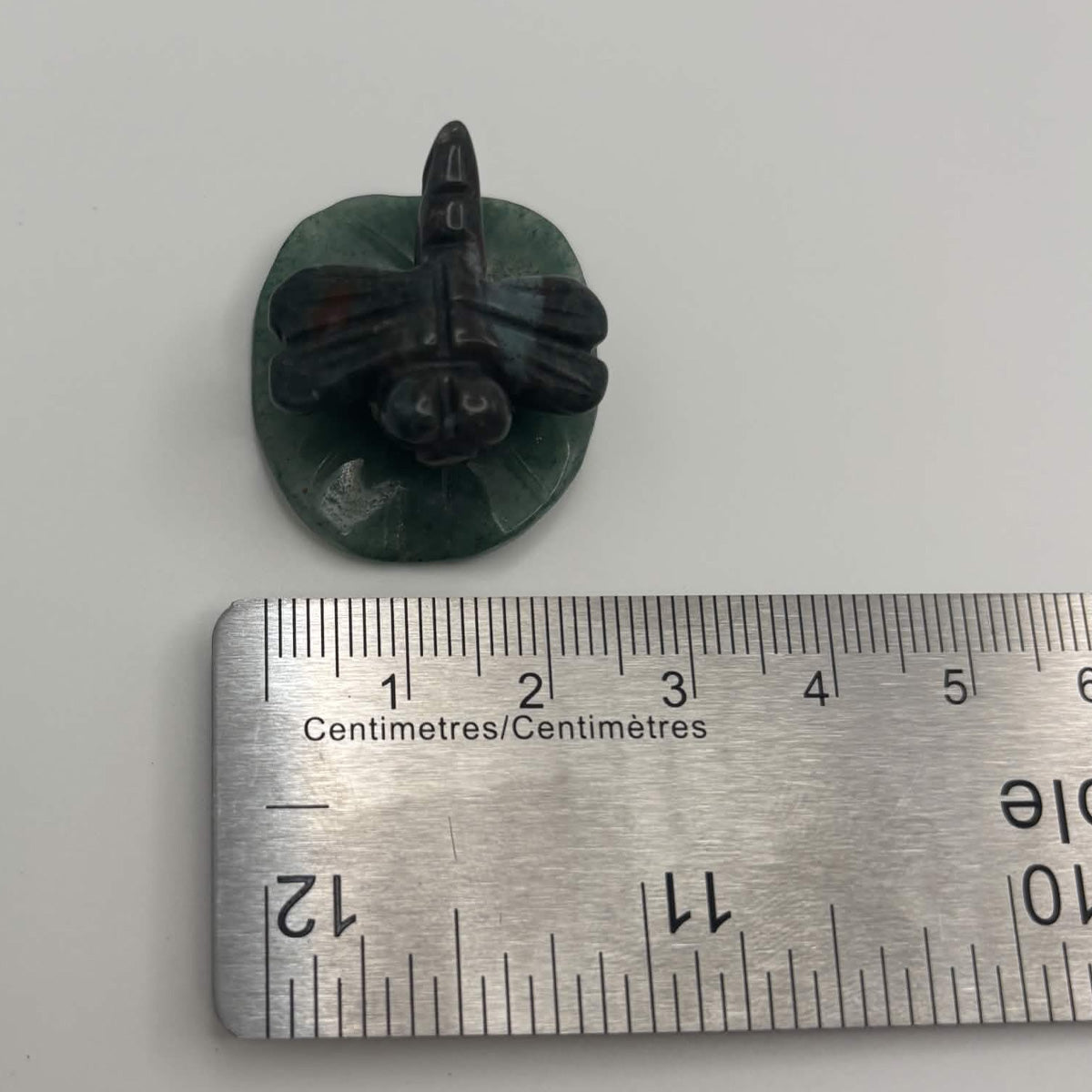 Moss Agate Dragonfly on Green Aventurine Leaf – Natural Stone Carving (CR-DF10)