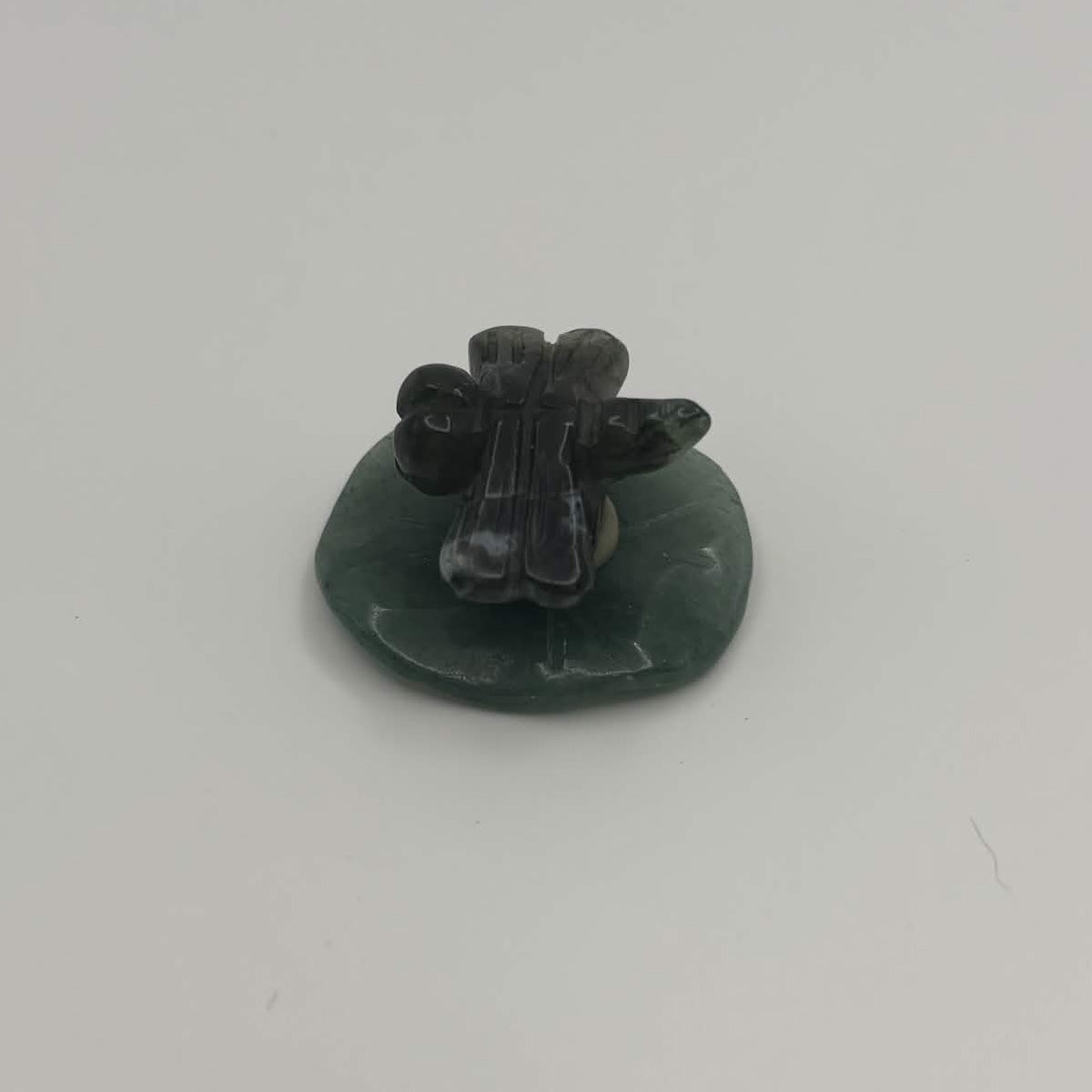 Moss Agate Dragonfly on Green Aventurine Leaf – Natural Stone Carving (CR-DF12)