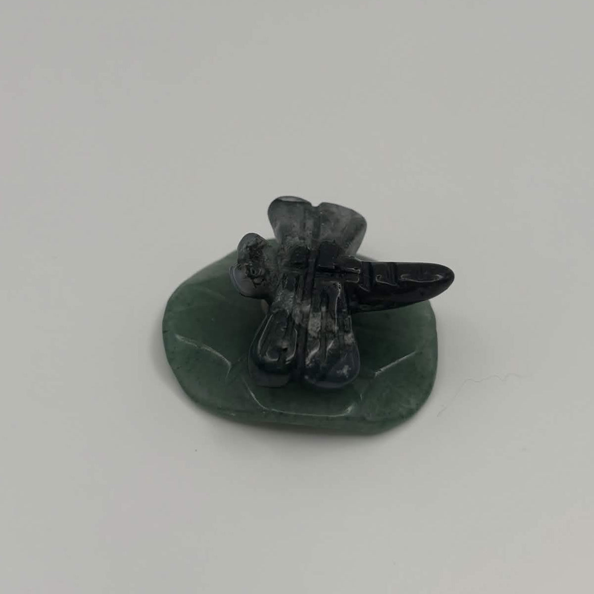 Moss Agate Dragonfly on Green Aventurine Leaf – Natural Stone Carving (CR-DF6)