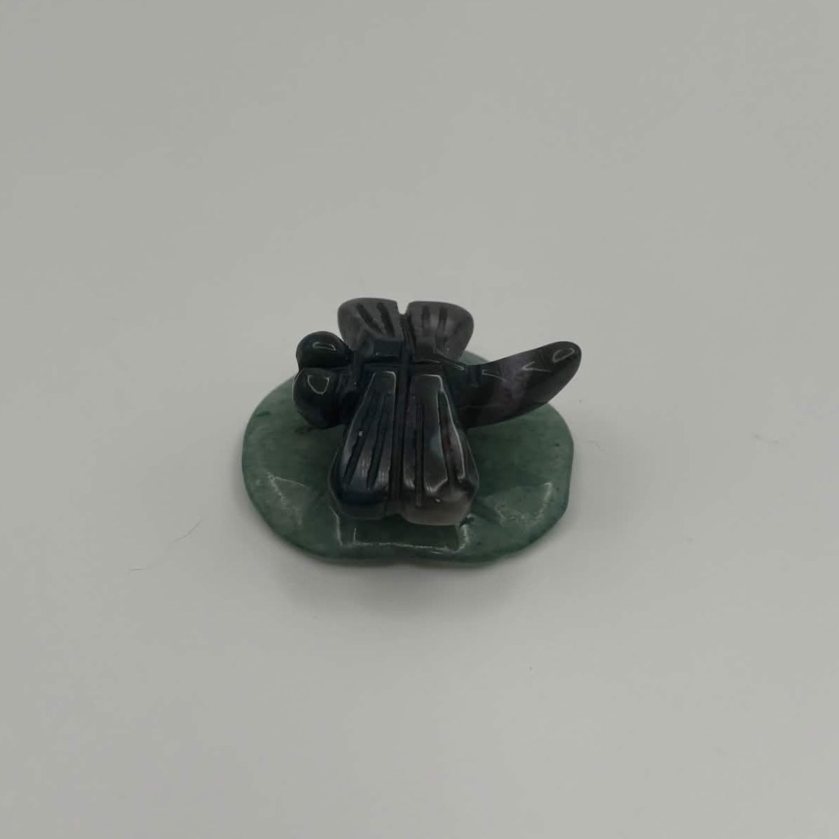 Moss Agate Dragonfly on Green Aventurine Leaf – Natural Stone Carving (CR-DF8)