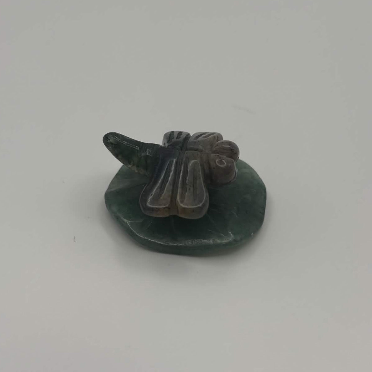 Moss Agate Dragonfly on Green Aventurine Leaf – Natural Stone Carving (CR-DF9)