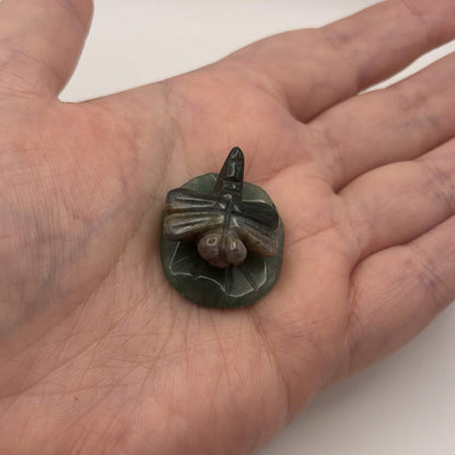 Moss Agate Dragonfly on Green Aventurine Leaf – Natural Stone Carving (CR-DF9)